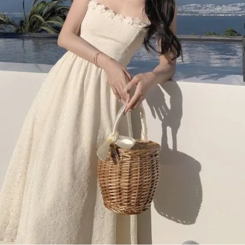 Elegant White Dress - Picture 2 of 5